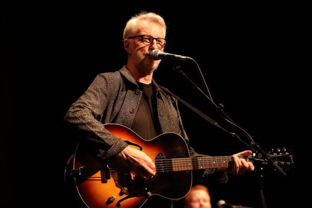 Billy Bragg bei einem Konzert im Heimathafen Neukölln in Berlin, 1. Juni 2022. Billy Bragg Konzert Berlin