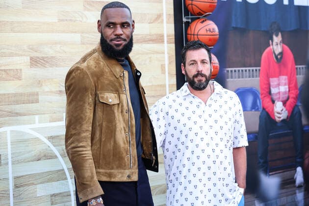 Hustle Netflix Weltpremiere in Los Angeles Los Angeles Premiere Of Netflix s Hustle American professional basketball player LeBron James and American comedian Adam Sandler arrive at the Los Angeles Premiere Of Netflix s Hustle held at the Regency Village Theatre on June 1, 2022 in Westwood, Los Angeles, California, United States. Regency Village Theatre, Westwood, Los Angeles, California California United States  Copyright: xImagexPressxAgencyx originalFilename: collin-losangel220602_npjKb.jpg