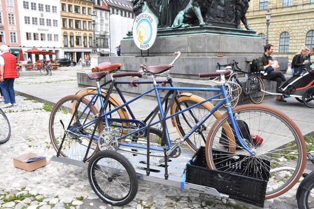 Aktions Teilnehmer-Fahrraeder Muenchen 02. Max Joseph Platz Aktion Radentscheid fuer Bayern Muenchen