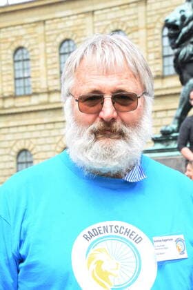 Prof Dr. Andreas Kagermeier STV Beauftragter Initiative Volksbegehren Radentscheid Bayern Muenchen 02. Max Joseph Platz Aktion Radentscheid fuer Bayern Muenchen