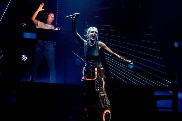 2022-06-02 22:05:59 AMSTERDAM - Singer Davina Michelle performs as a guest with Armin van Buuren during his show in the Ziggo Dome. The Dutch DJ is in Amsterdam with his new This Is Me show, called Feel Again. ANP PAUL BERGENAMSTERDAM - Fans dance to the music of Armin van Buuren in the Ziggo Dome. The Dutch DJ is in Amsterdam with his new This Is Me show, called Feel Again. ANP PAUL BERGEN netherlands out - belgium out