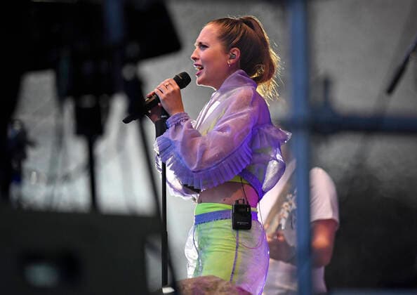 02.06.2022 Schlossgrabenfest Openair Musikfest Innenstadt Darmstadt Residenzschloss auf Merck Bühne Karolinenplatz live Alice Merton Frankfurterin Darmstadt Hessen Deutschland