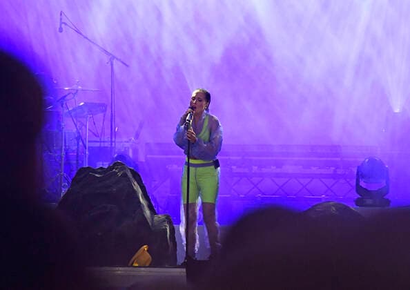 02.06.2022 Schlossgrabenfest Openair Musikfest Innenstadt Darmstadt Residenzschloss auf Merck Bühne Karolinenplatz live Alice Merton Frankfurterin Darmstadt Hessen Deutschland