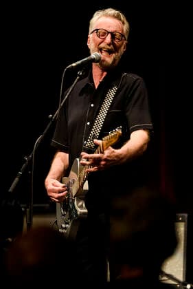 Konzert von Billy Bragg in Berlin Drei Abende hintereinander ist Billy Bragg im Heimathafen Neukölln auf der Bühne und spielt Songs aus all seinen Schaffensphasen. Am zweiten Abend ging er zurück zu den Anfangstage und er spielte Lieder seiner ersten drei Alben., Berlin Berlin Deutschland Neukölln