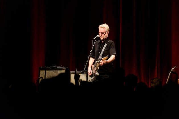 Konzert von Billy Bragg in Berlin Drei Abende hintereinander ist Billy Bragg im Heimathafen Neukölln auf der Bühne und spielt Songs aus all seinen Schaffensphasen. Am zweiten Abend ging er zurück zu den Anfangstage und er spielte Lieder seiner ersten drei Alben., Berlin Berlin Deutschland Neukölln