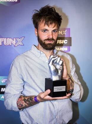 2022-06-02 22:58:12 AMSTERDAM - Tim Hofman wins the Power Award during the FunX Music Awards in AFAS Live in Amsterdam. During the award show, the most important music prizes of the young Netherlands were presented. ANP RAMON VAN FLYMEN netherlands out - belgium out