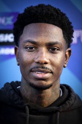 2022-06-02 20:15:20 AMSTERDAM - Eljero Elia on the purple carpet for the FunX Music Awards in AFAS Live in Amsterdam. During the award show, the most important music prizes of the young Netherlands are presented. ANP RAMON VAN FLYMEN netherlands out - belgium out