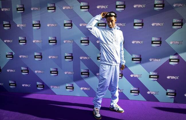 2022-06-02 19:31:53 AMSTERDAM - Appie Musa on the purple carpet for the FunX Music Awards in AFAS Live in Amsterdam. During the award show, the most important music prizes of the young Netherlands are presented. ANP RAMON VAN FLYMEN netherlands out - belgium out