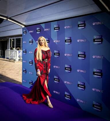 2022-06-02 19:16:35 AMSTERDAM - Latifah on the purple carpet for the FunX Music Awards in AFAS Live in Amsterdam. During the award show, the most important music prizes of the young Netherlands are presented. ANP RAMON VAN FLYMEN netherlands out - belgium out