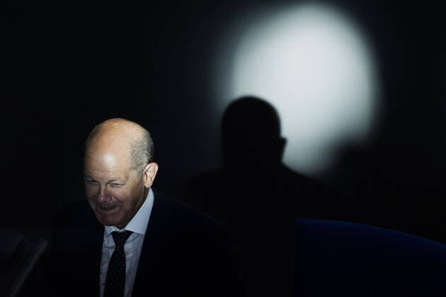 News Bilder des Tages Olaf Scholz (SPD), Bundeskanzler, aufgenommen im Rahmen der Sitzung des Deutschen Bundestages in Berlin, 03.06.2022. Berlin Deutschland *** Olaf Scholz SPD , German Chancellor, photographed during the session of the German Bundestag in Berlin, 03 06 2022 Berlin Germany Copyright: xFlorianxGaertner photothek.dex