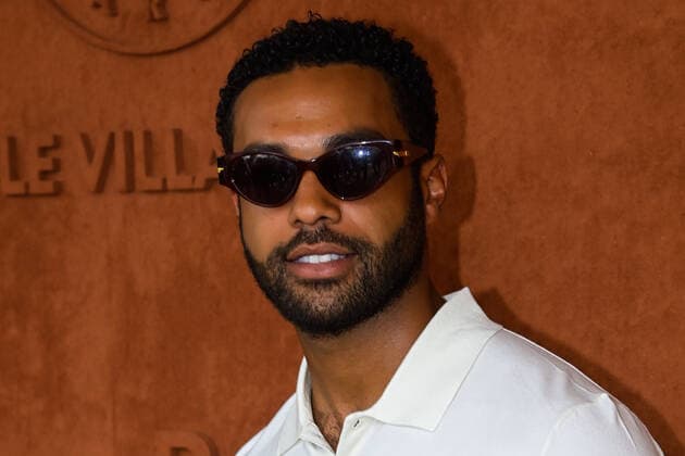 Lucien Laviscount CELEBRITES : Roland Garros 2022 - Internationaux de France - 03 06 2022 FedericoPestellini Panoramic 