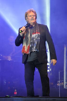 Schlossgrabenfest Darmstadt. Sänger Howard Carpendale während eines Auftritts im Rahmen des Schlossgrabenfestes am 03.06.2022 in Damrstadt. 20220603MWI18645