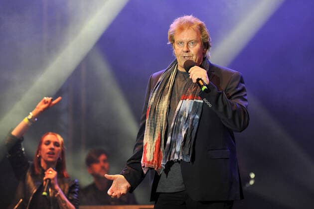 Schlossgrabenfest Darmstadt. Sänger Howard Carpendale während eines Auftritts im Rahmen des Schlossgrabenfestes am 03.06.2022 in Damrstadt. 20220603MWI18664