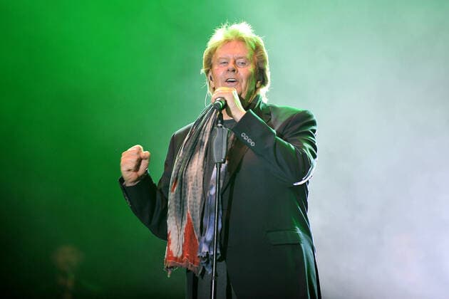 Schlossgrabenfest Darmstadt. Sänger Howard Carpendale während eines Auftritts im Rahmen des Schlossgrabenfestes am 03.06.2022 in Damrstadt. 20220603MWI18772