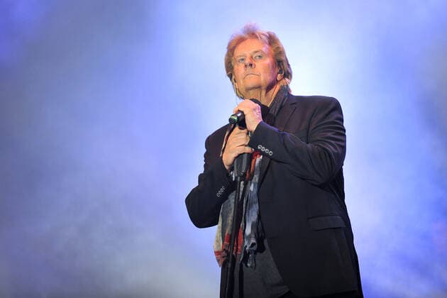 Schlossgrabenfest Darmstadt. Sänger Howard Carpendale während eines Auftritts im Rahmen des Schlossgrabenfestes am 03.06.2022 in Damrstadt. 20220603MWI18892