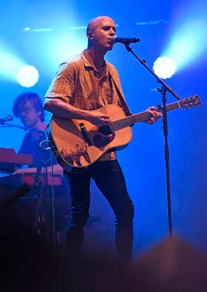 04.06.2022 Schlossgrabenfest Sänger Songwriter Gitarrist MILOW Jonathan Vandenbroeck auf Merck Bühne Karolinenplatz Darmstadt Hessen Deutschland