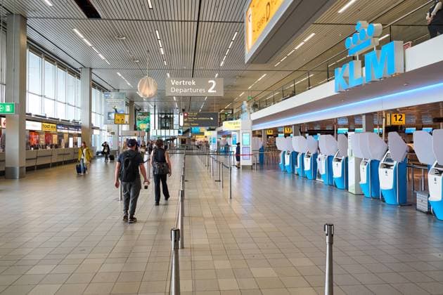 2022-06-05 13:53:30 SCHIPHOL - The queues in the departure hall at Schiphol became very short on Sunday afternoon. Travelers are only allowed into the departure halls if their flight departs within four hours. ANP PHIL NIJHUIS netherlands out - belgium out *** 2022 06 05 13 53 30 SCHIPHOL The queues in the departure hall at Schiphol became very short on Sunday afternoon Travelers are only allowed into the departure halls if their flight departs within four hours ANP PHIL NIJHUIS netherlands out belgium out  Copyright: xx x449861459x originalFilename: 449861459.jpg