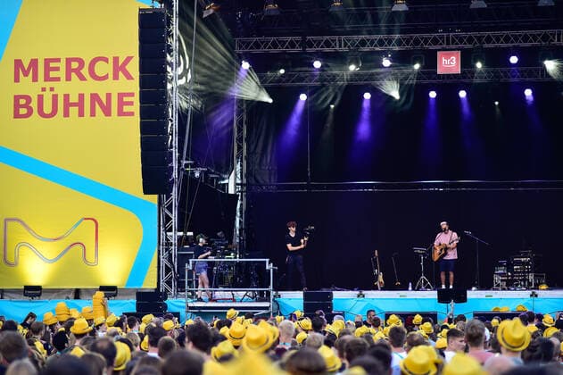 04.06.2022, xkaix, Entertainment Musik, Schlossgrabenfest 2022 emspor, v.l. Malik Harris auf der Merck-Buehne Darmstadt