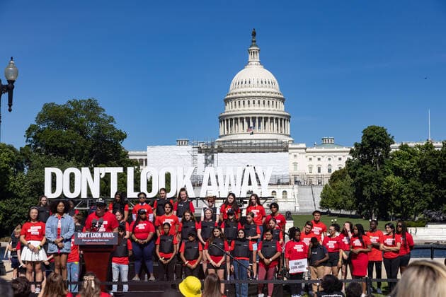 News Themen der Woche KW23 News Bilder des Tages Students Demand Action Gun Safety Rally At U.S. Capitol High school youth and others attend a Students Demand Action rally near the U.S. Capitol on June 6, 2022, calling for Congressional action on gun safety in the wake of the Buffalo and Uvalde shootings. Washington, D.C. D.C. United States  Copyright: xBryanxOlinxDozierx originalFilename: dozier-students220606_npcNd.jpg