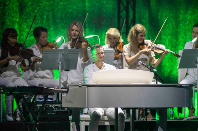 Alex Christensen & The Berlin Orchestra feat. Asja Ahatovic live bei einem Konzert der Classical 90s Dance -Tour in der Messehalle. Erfurt, 06.06.2022