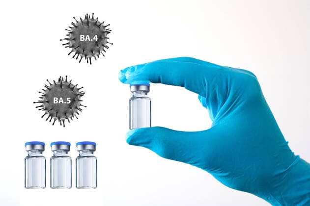 Eine Hand hält ein Glas mit Impfstoff, Covid-19, Corona, Impfen, Impfdosis, BionTech, Pfizer, AstraZeneca, Novavax, Virus, Mutante, Affenvirus, Corona-Virus, Pandemie, Booster-Impfung, Spritze, McPKST *** a Hand holds a Glass with Vaccine, covid 19, Corona, Vaccinate, vaccination dose, BionTech, Pfizer, AstraZeneca, Novavax, Virus, mutant, monkey virus, Corona Virus, Pandemic, Booster Vaccination, Injection, McPKST McPKST ,property released