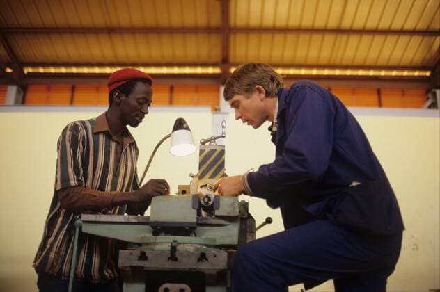 Soviet-Mali cooperation 8207841 20.05.1988 Soviet specialists in Mali. A turner milling machine operator trains a Mali student. ? ?????? ??????? Mali  Copyright: x? ??????x???????x