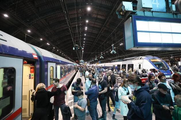 Koeln Volle Bahnhoefe waehrend des 9-Euro-Tickets, *** Koeln Full train stations during the 9 Euro ticket, Copyright: xJoergxNiebergall Eibner-Pressefox EP_JNL