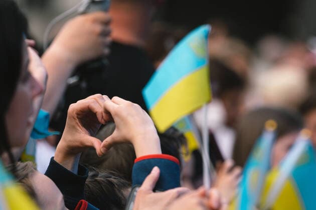 Benefit Concert For Supporting Ukrainian In Essen people waves Ukrain flags as Ukrainian singer Ruslana sings during the Benefit concert held in support of the Ukrain people who affected by the war in Kennedy square in Essen, Germany on June 7, 2022 Essen Germany  Copyright: xYingxTangx originalFilename: tang-notitle220607_np3Ra.jpg