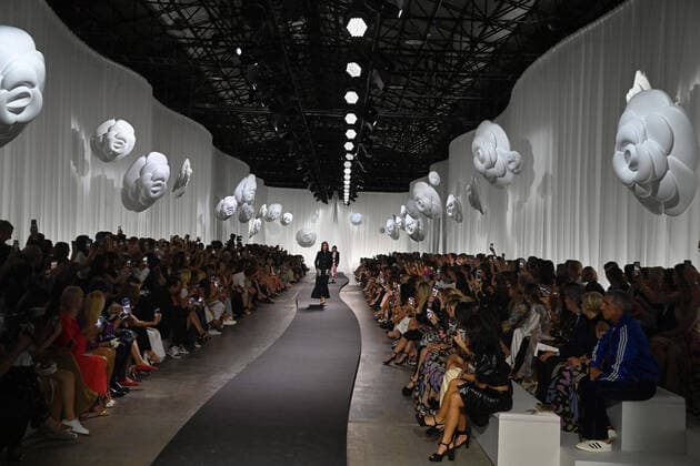 Bilder des Jahres 2022, Entertainment 06 Juni Entertainment Themen der Woche KW23 June 7, 2022, Florence, Italy: A model wears a proposal by Chanel - MÃ tiers d™Art at Pitti Uomo fashion show in Florence, Italy, 7 June 2022.ANSA CLAUDIO GIOVANNINI Florence Italy - ZUMAa110 20220607_zaf_a110_044 Copyright: xClaudioxGiovanninix