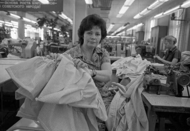 Smena s seamstress-minder Larisa Sharova 8209450 22.02.1984 Smena s seamstress-minder Larisa Sharova, candidate for deputies of the Supreme Soviet of the USSR. Vsevolod Tarasevich Russia  Copyright: xVsevolodxTarasevichx