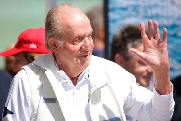 REY EMERITO JUAN CARLOS El rey emÃ rito Juan Carlos llega al club nautico de Sanxenxo. The former SpainÂ s King Juan Carlos arrives Sanxenxo nautical club. Sanxenxo Espana 124266538