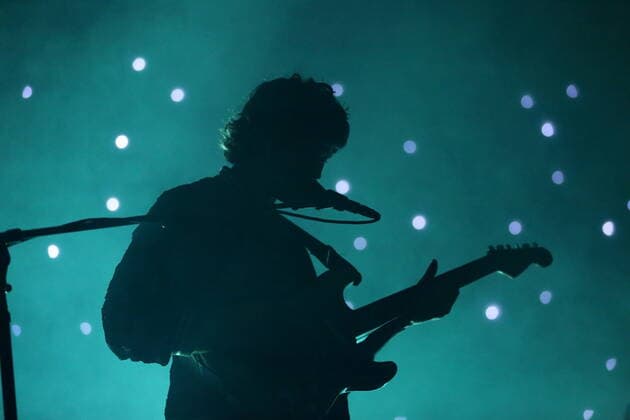 Alex Scally von der Band Beach House bei einem Konzert in der Columbiahalle in Berlin, 8. Juni 2022. Beach House Konzert Berlin