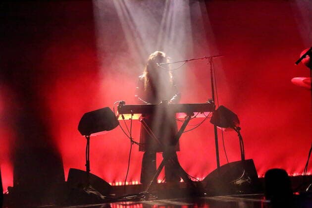 Victoria Legrand von der Band Beach House bei einem Konzert in der Columbiahalle in Berlin, 8. Juni 2022. Beach House Konzert Berlin