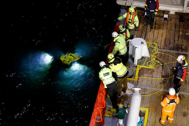 Bilder des Jahres 2022, News 06 Juni News Themen der Woche KW23 News Bilder des Tages A new survey of M S Estonia on board VOS Sweet in the Baltic Sea on June 09, 2022. Using a ROV (remotely operated vehicle), a photogrammetric survey is being carried out. 852 people died when MS Estonia sank on September 28, 1994, during a crossing between Tallinn, Estonia and Stockholm, Sweden. Picture: The ROV got stuck under the expedition ship VOS Sweet. Eventually, the ROV came loose, and it could be lifted aboard the ship apparently undamaged. Photo Stefan Jerrevang TT code 60160 BALTIC SEA SWEDEN x60160x *** A new survey of M S Estonia on board VOS Sweet in the Baltic Sea on June 09, 2022 Using a ROV remotely operated vehicle , a photogrammetric survey is being carried out 852 people died when MS Estonia sank on September 28, 19  Copyright: xStefanxJerrevang TTx ESTONIA INVESTIGATION
