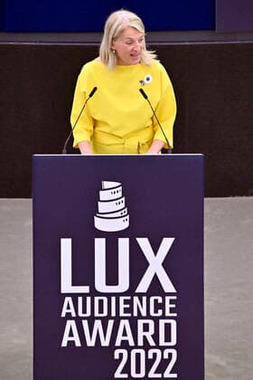 Evelyn Regner bei der Verleihung des Lux Publikumspreises 2022 im Plenarsaal des Europäischen Parlaments. Straßburg, 08.06.2022