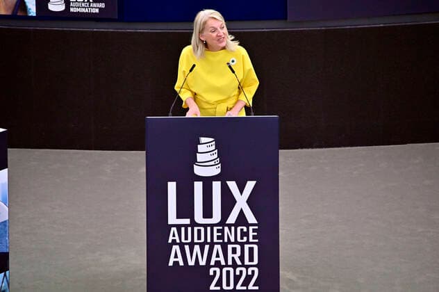 Evelyn Regner bei der Verleihung des Lux Publikumspreises 2022 im Plenarsaal des Europäischen Parlaments. Straßburg, 08.06.2022