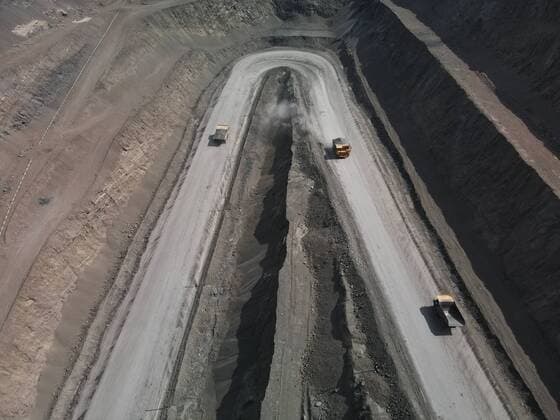 IMAGO Nature: Unsere Erde, Ressourcen, Kohle Russia Coal Mining 8212493 09.06.2022 BelAZ dump-body trucks transport coal at the Novokazansky 2 opencast colliery owned by Gazpromneft-SM company, near the village of Zhernovo, Kemerovo region, Russia. Danil Aikin Sputnik Kemerovo region Russia  Copyright: xDanilxAikinx