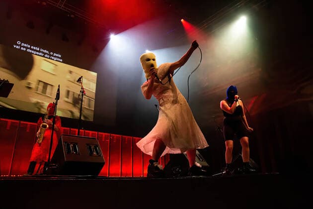 Entertainment Bilder des Tages June 9, 2022, Porto, Portugal: Marija Aljochina Masha and Olga Borisova from the Russian activists group, Pussy Riot, perform at Casa da Musica, in Porto. Russian Activists part of a feminist punk rock group, Pussy Riot staged a music, dance performance at Casa da Musica with an aim to sell tickets whose profits would help in the construction of a paediatric hospital in Ukraine..Pussy Riot is a band known for holding concerts and political rally events, in favour of women s rights and an opponent of the Putin regime. Porto Portugal - ZUMAs197 20220609_zaa_s197_085 Copyright: xRitaxFrancax