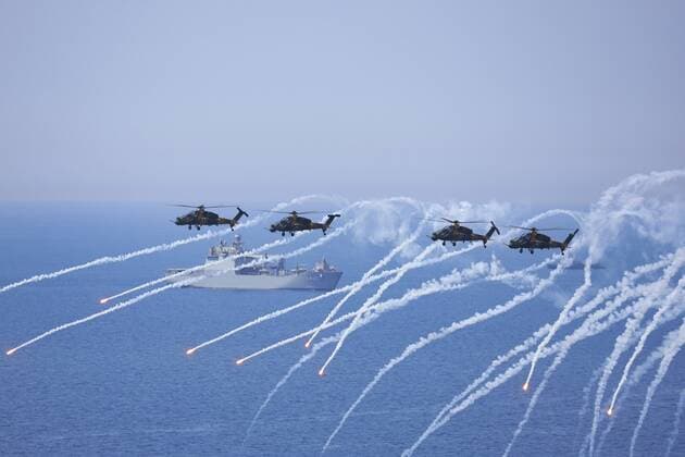 News Themen der Woche KW23 News Bilder des Tages EFES-2022 Exercise, one of the largest planned exercises of the Turkish Armed Forces, has kicked off at Doganbey Village, Seferihisar, Izmir. More than a thousand foreign personnel from 37 countries will participate in the exercise. It is planned that more than 10 thousand personnel, together with Turkish Armed Forces elements, will participate in the EFES-2022 Exercise, which is the largest joint joint exercise in the region. Copyright: TolgaxAdanali 17560674