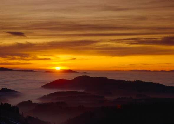  Sonnenuntergang in Nebellandschaft Südschwarzwald Baden-Württemberg Deutschland, Sundown in nebulous scenery South Black Forest Baden-Wurttemberg Germany *** Sunset in Fog landscape Südschwarzwald Bathing Württemberg Germany, sundown in nebulous scenery South Black Forest Bathing Wurttemberg Germany Copyright: imageBROKER/ErichxGeduldig ibxege06858154.jpg