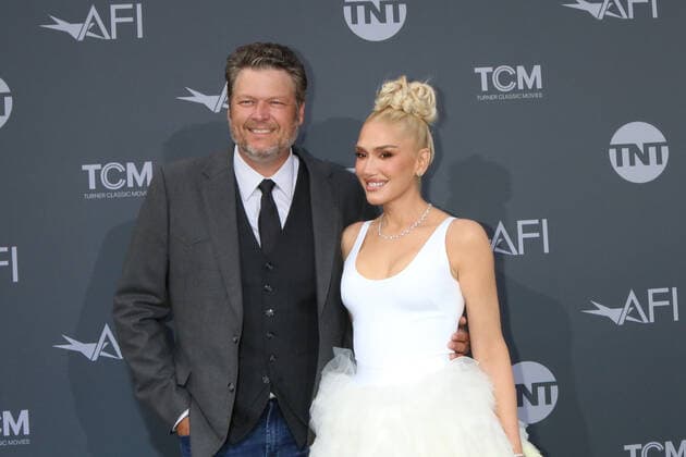 June 9, 2022, Los Angeles, CA, USA: LOS ANGELES - JUN 9: Blake Shelton, Gwen Stefani at the 48th AFI Life Achievement Award Gala Tribute Celebrating Julie Andrews at Dolby Theater on June 9, 2022 in Los Angeles, CA Los Angeles USA - ZUMAnc22 20220609_zaa_nc22_109 Copyright: xKathyxHutchinsx
