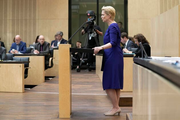 News Themen der Woche KW23 News Bilder des Tages 1022. Bundesratsitzung Aktuell, 10.06.2022, Berlin, Ministerpraesidentin Manuela Schwesig (SPD) von Mecklenburg-Vorpommern im Plenarsaal bei der 1022.Sitzung im Bundesrat in Berlin Berlin Berlin Deutschland *** 1022 Bundesrat meeting Current, 10 06 2022, Berlin, State President Manuela Schwesig SPD of Mecklenburg Western Pomerania in the plenary hall at the 1022 meeting in the Bundesrat in Berlin Berlin Germany