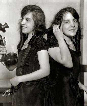 Daisy and Violet Hilton. English-born entertainers, who were conjoined twins and were exhibited in Europe as children, and also toured the United States sideshow, vaudeville and American burlesque circuits, circa 1926. File Reference 34145-871  Copyright: xCPCx 34145-871 The Hollywood Archive