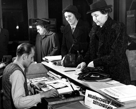 December 5, 1952 - 10,000th Visitor to Amerika Haus 1062_05_M_-11720-