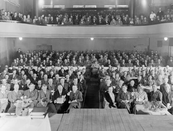 Finland History - The 14th meeting of the Council of Representatives of Kulutusosuuskuntien Keskusliitto in the Finnish National Theatre. ca. 1930 1062_05_M_-11764-