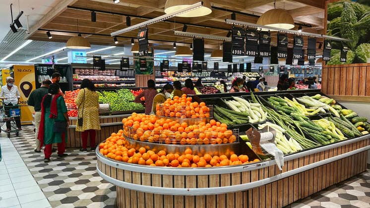 Kerala Reports Lowest Inflation Rate In India Shoppers purchase groceries at the upscale LuLu Hypermarket located in the Lulu International Shopping Mall in Thiruvananthapuram (Trivandrum), Kerala, India, on May 25, 2022. Kerala reported the lowest inflation rate in all of India at 5.08 per cent. Tamil Nadu reported the second-lowest inflation rate at 5.37 per cent. The national average CPI inflation for April 2022 has shot up to 7.79 per cent. Kerala s inflation rate has been lower than all other states, as well as the national average since the beginning of the pandemic but Tamil Nadu s inflation dipped below the national average since January 2022. Thiruvananthapuram Kerala India  Copyright: xCreativexTouchxImagingxLtdx originalFilename: friedman-keralare220525_npkfa.jpg