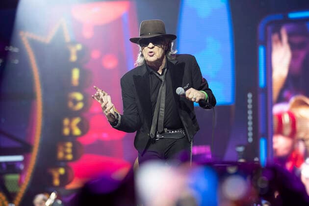 Saenger, Musiker Udo LINDENBERG (mi.), bei seinem Konzert in der L A N X E S S - A R E N A in Koeln, am 10.06.2022,