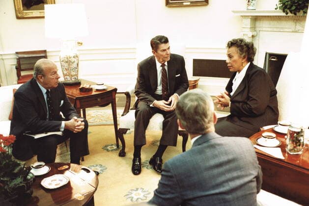 October 25, 1983, Washington, District of Columbia, USA: In this photo released by the White House, United States President Ronald Reagan meets with Prime Minister Eugenia Charles of Dominica, right, on events in Grenada in the Oval Office of the White House in Washington, DC on October 25, 1983. US Secretary of State George Shultz, left, and US National Security Advisor Robert McFarlane are also visible..Mandatory Credit: Michael Evans White House via CNP Washington USA - ZUMAs152 1012556827st Copyright: xMichaelxEvansx-xWhitexHousexviax