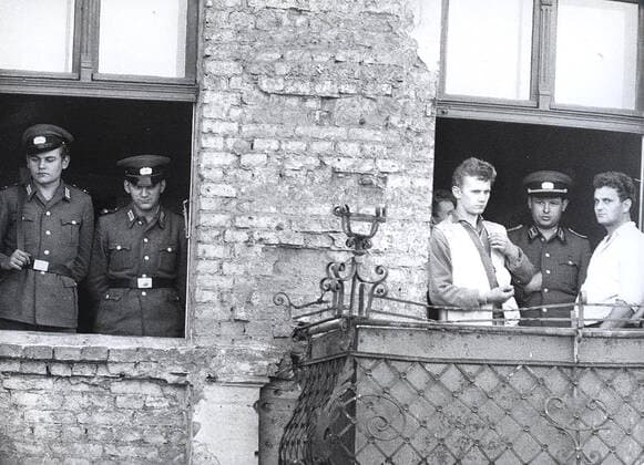10 3 1961 - The Windows Up to the 4th Level of the Evacuated Houses at Bernauer Strasse Are Cemented Shut Under Supervision of the Volkspolizei 1062_05_M_-13182-