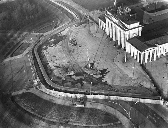 11 22 1961 - Aerial view Berlin Wall - Brandenburg Gate 1062_05_M_-13385-